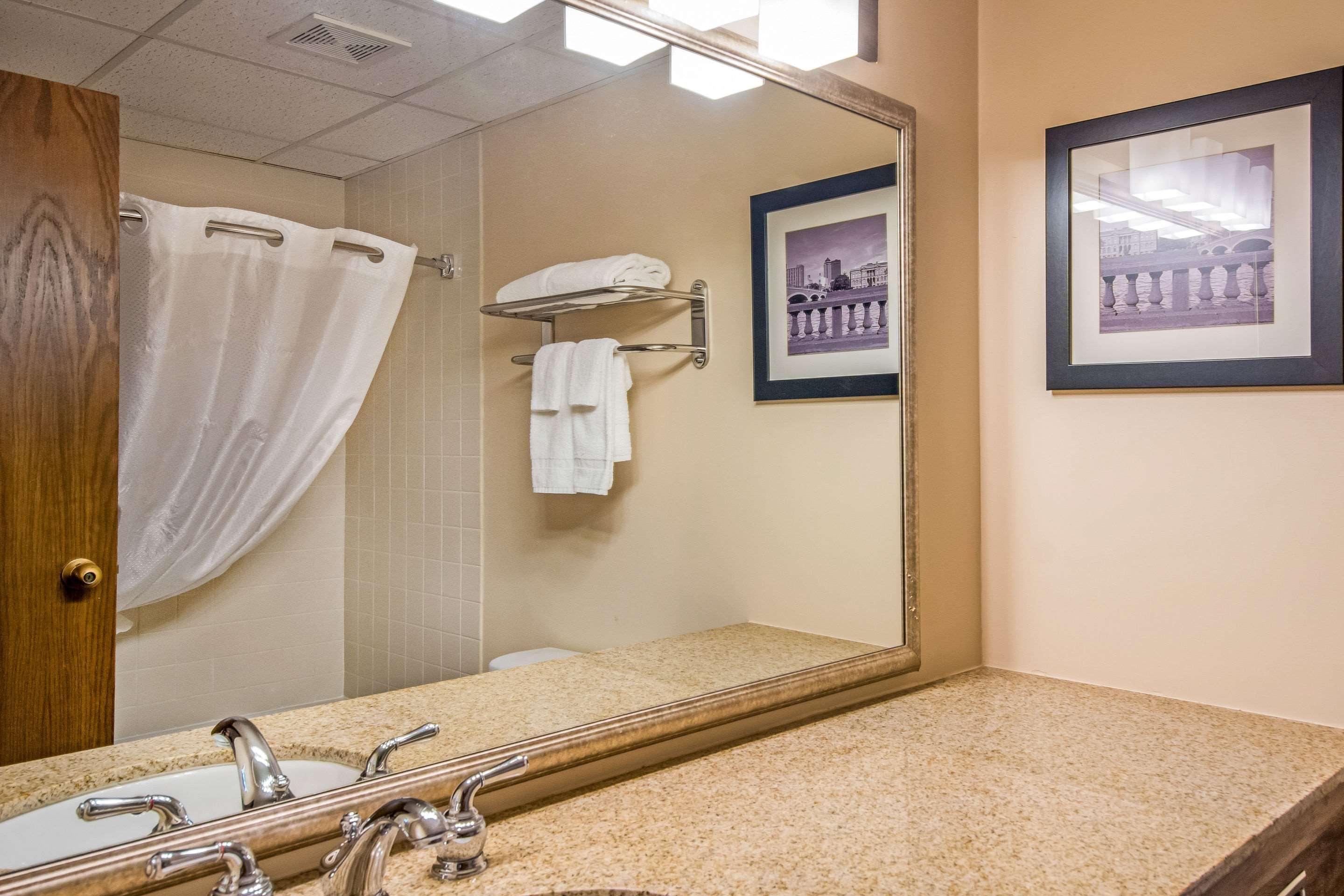 Quality Inn & Suites Virginia Buitenkant foto