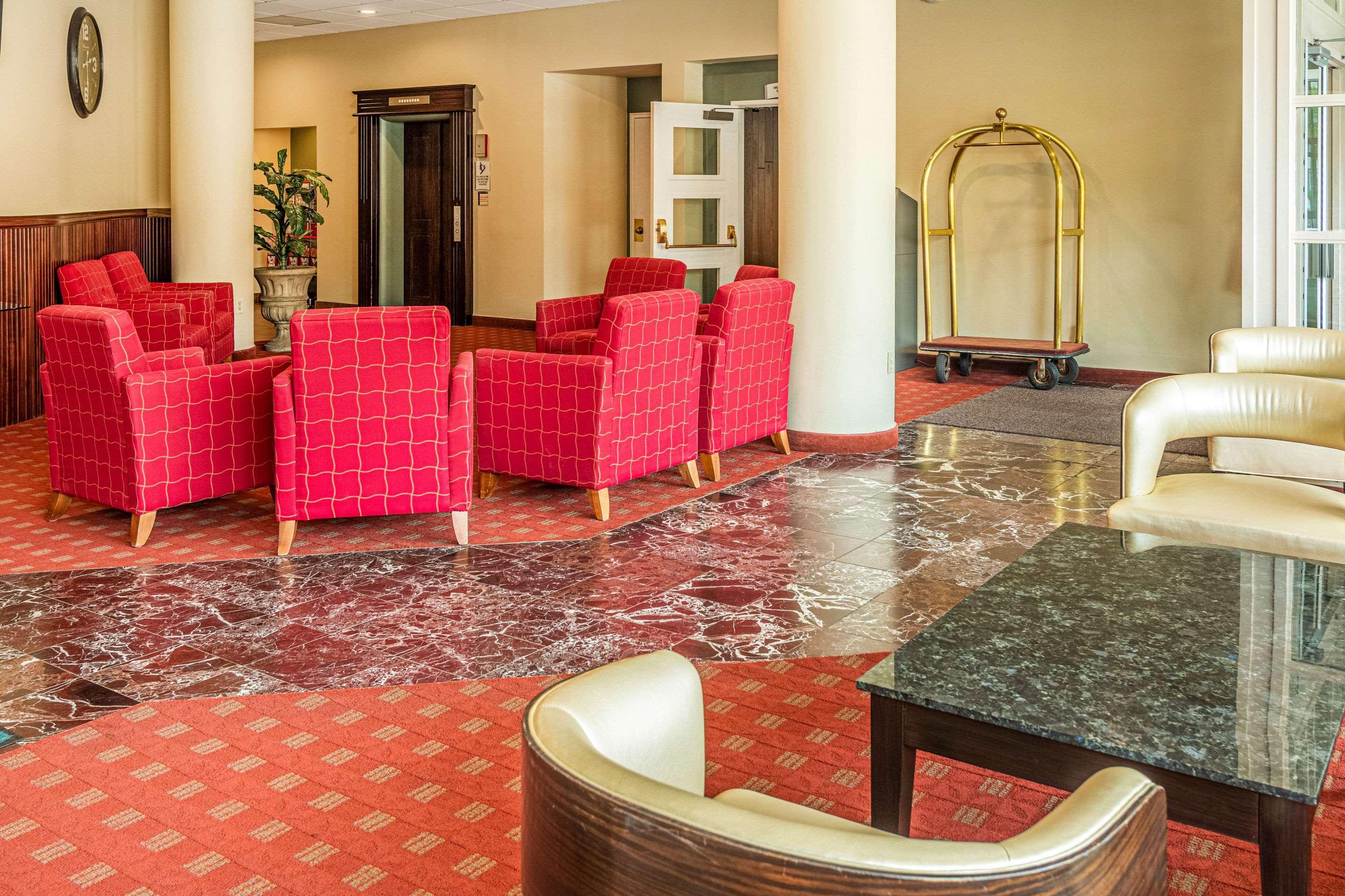 Quality Inn & Suites Virginia Buitenkant foto