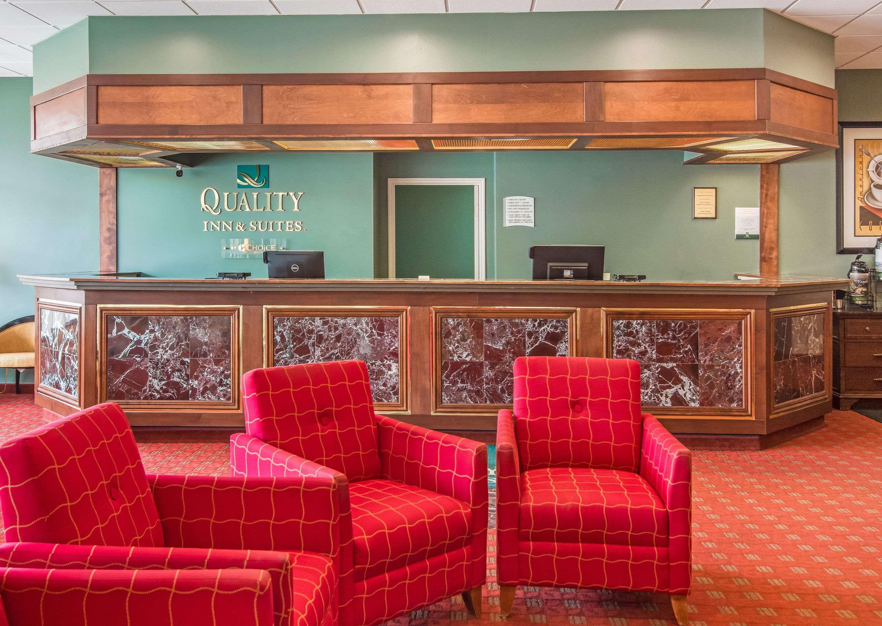 Quality Inn & Suites Virginia Buitenkant foto
