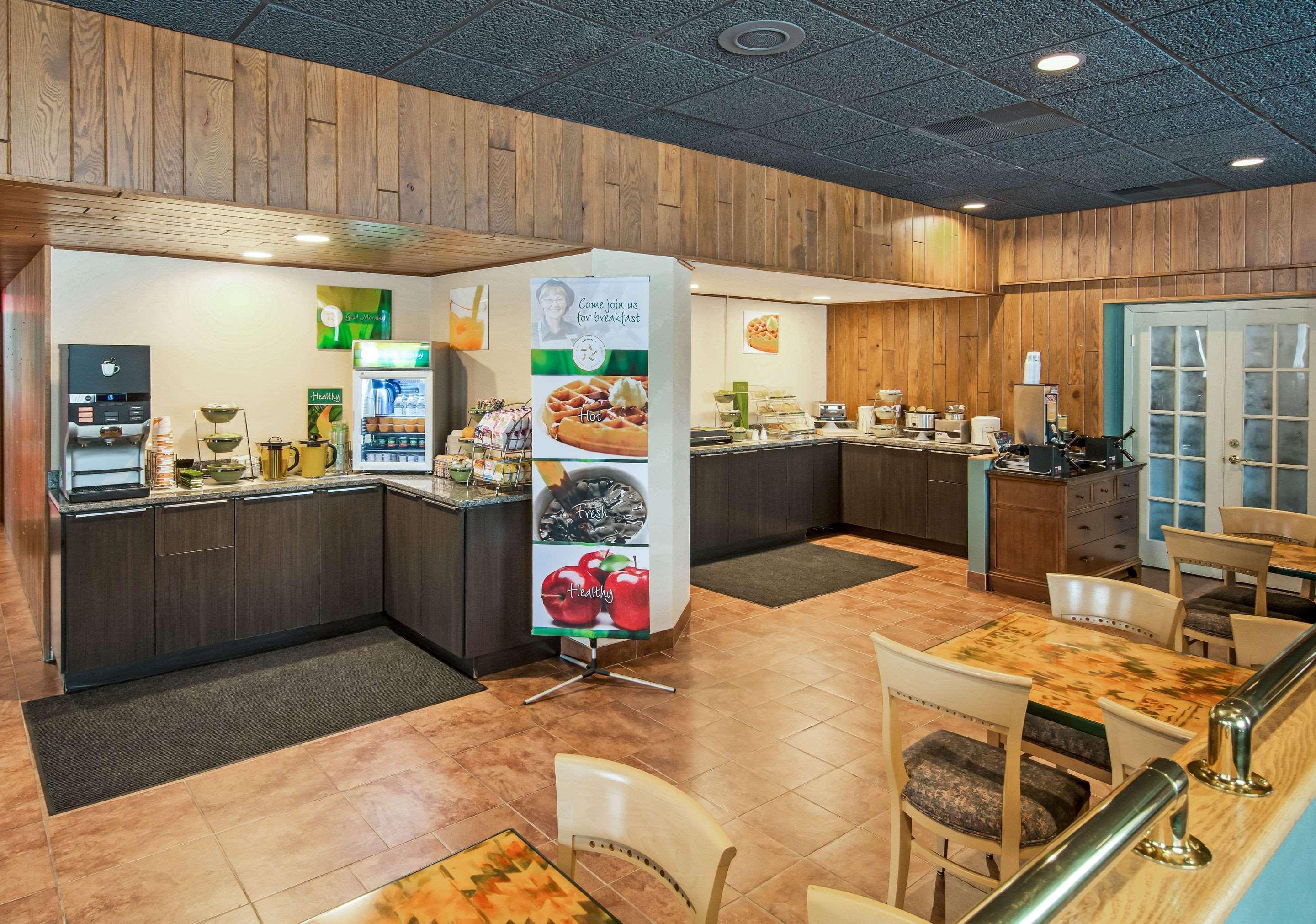 Quality Inn & Suites Virginia Buitenkant foto