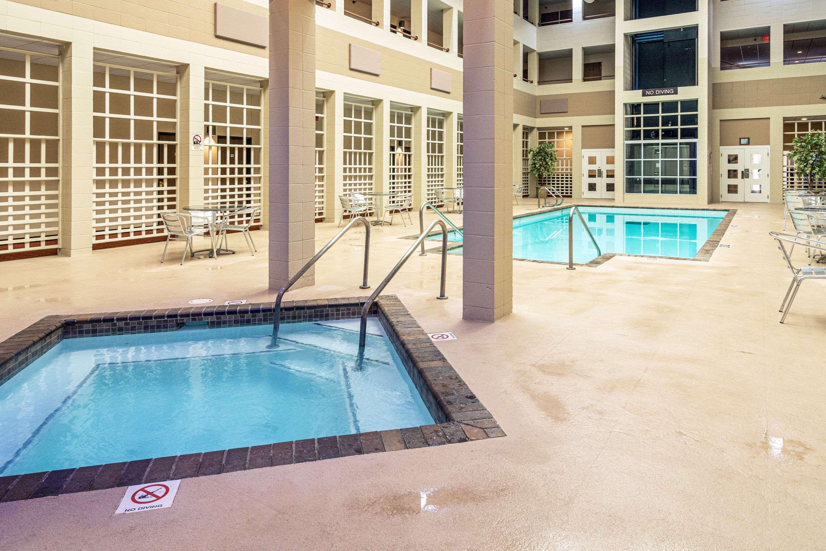 Quality Inn & Suites Virginia Buitenkant foto