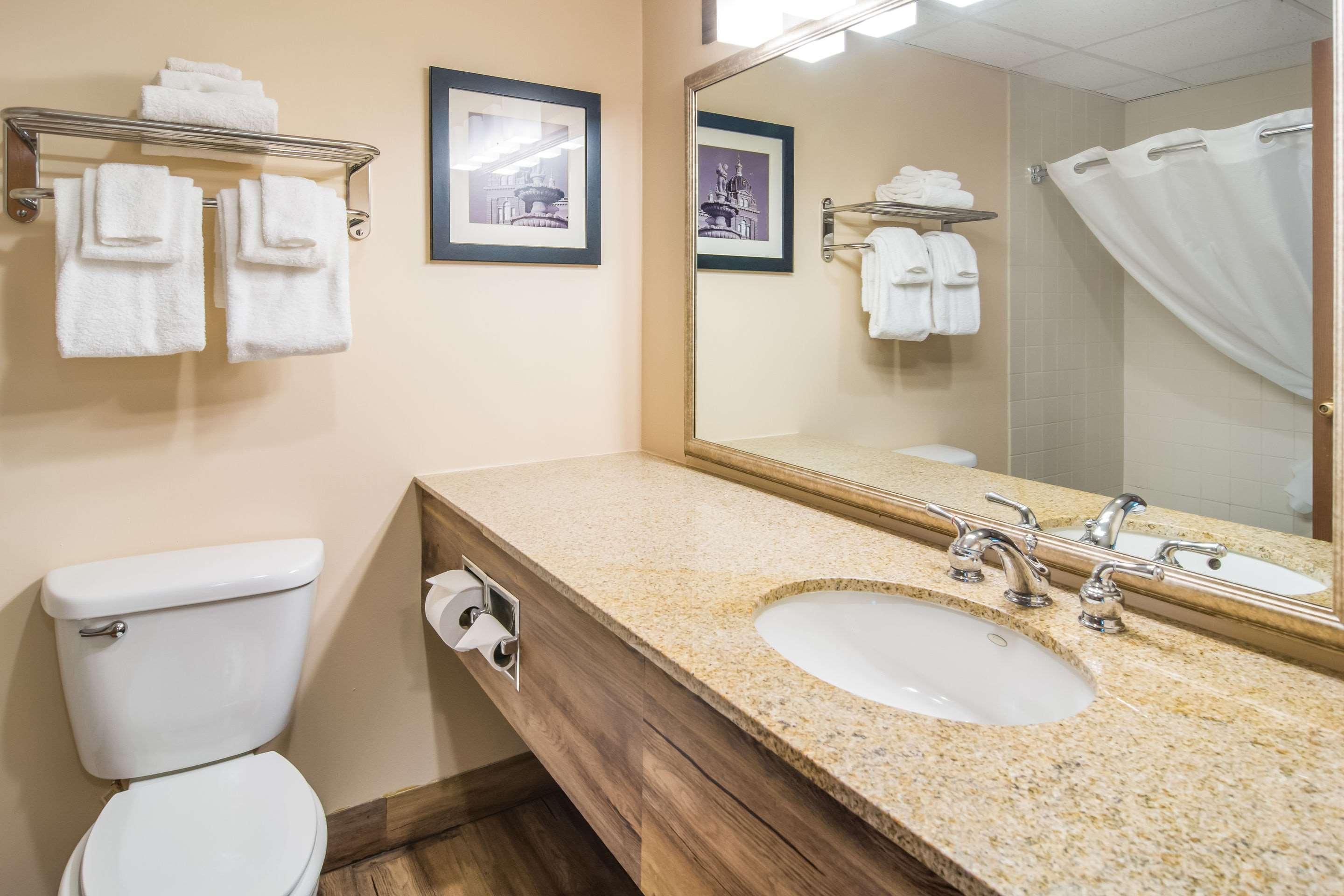 Quality Inn & Suites Virginia Buitenkant foto