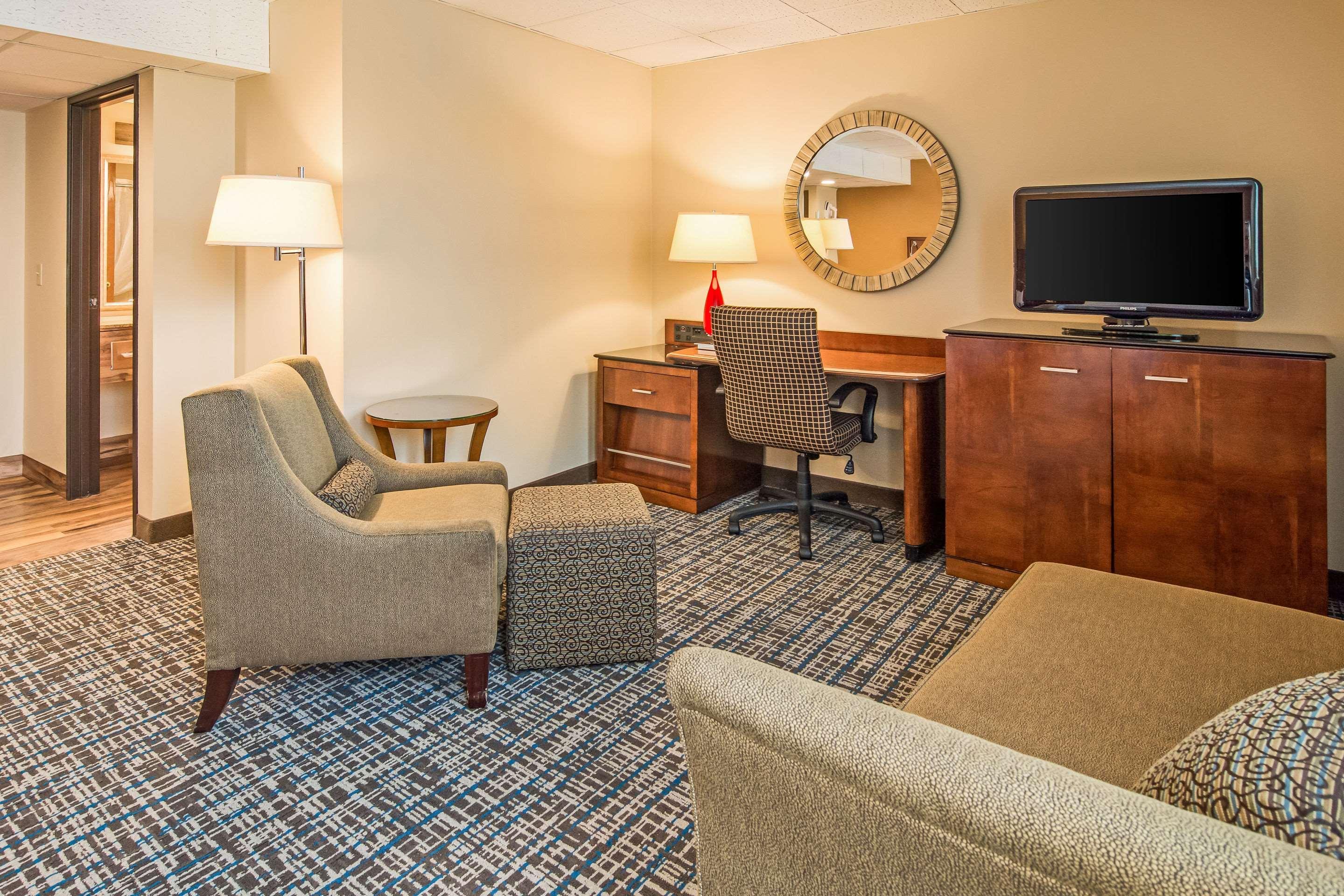 Quality Inn & Suites Virginia Buitenkant foto