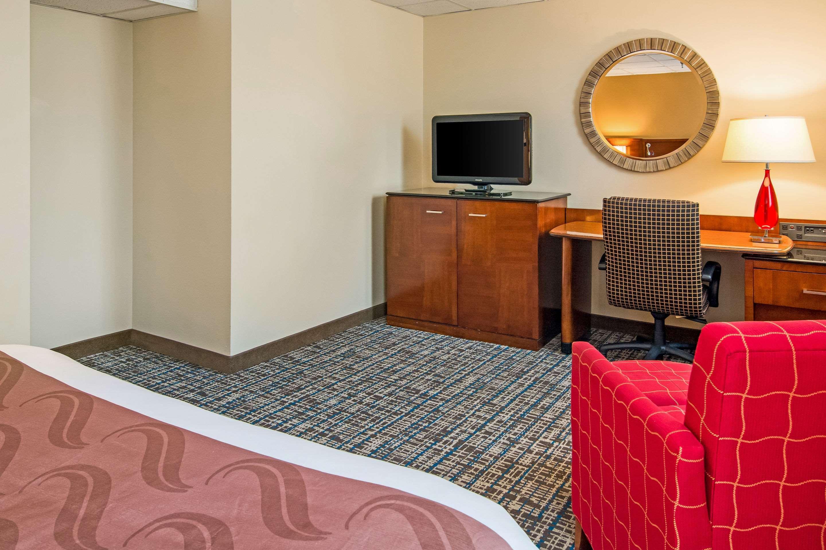 Quality Inn & Suites Virginia Buitenkant foto
